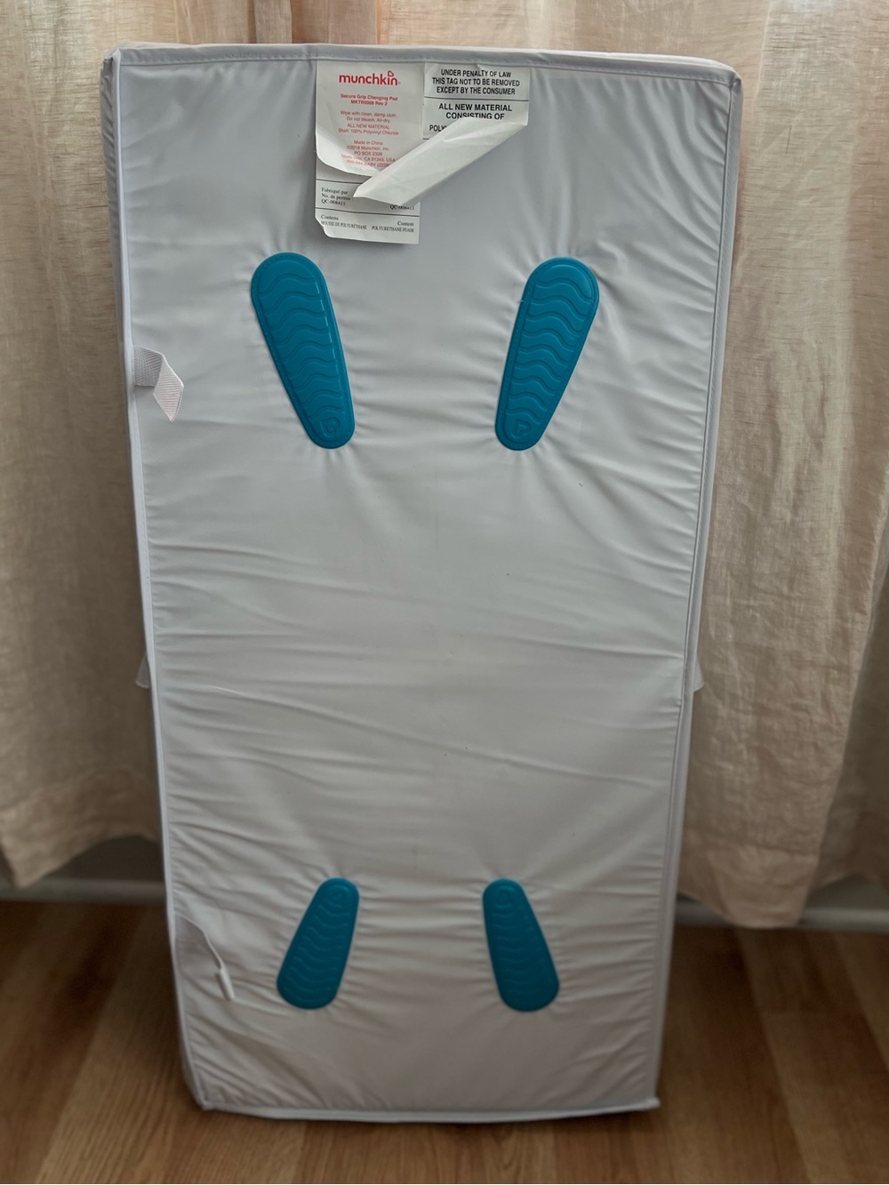Munchkin Waterproof Changing Pad - Picture 4 of 4